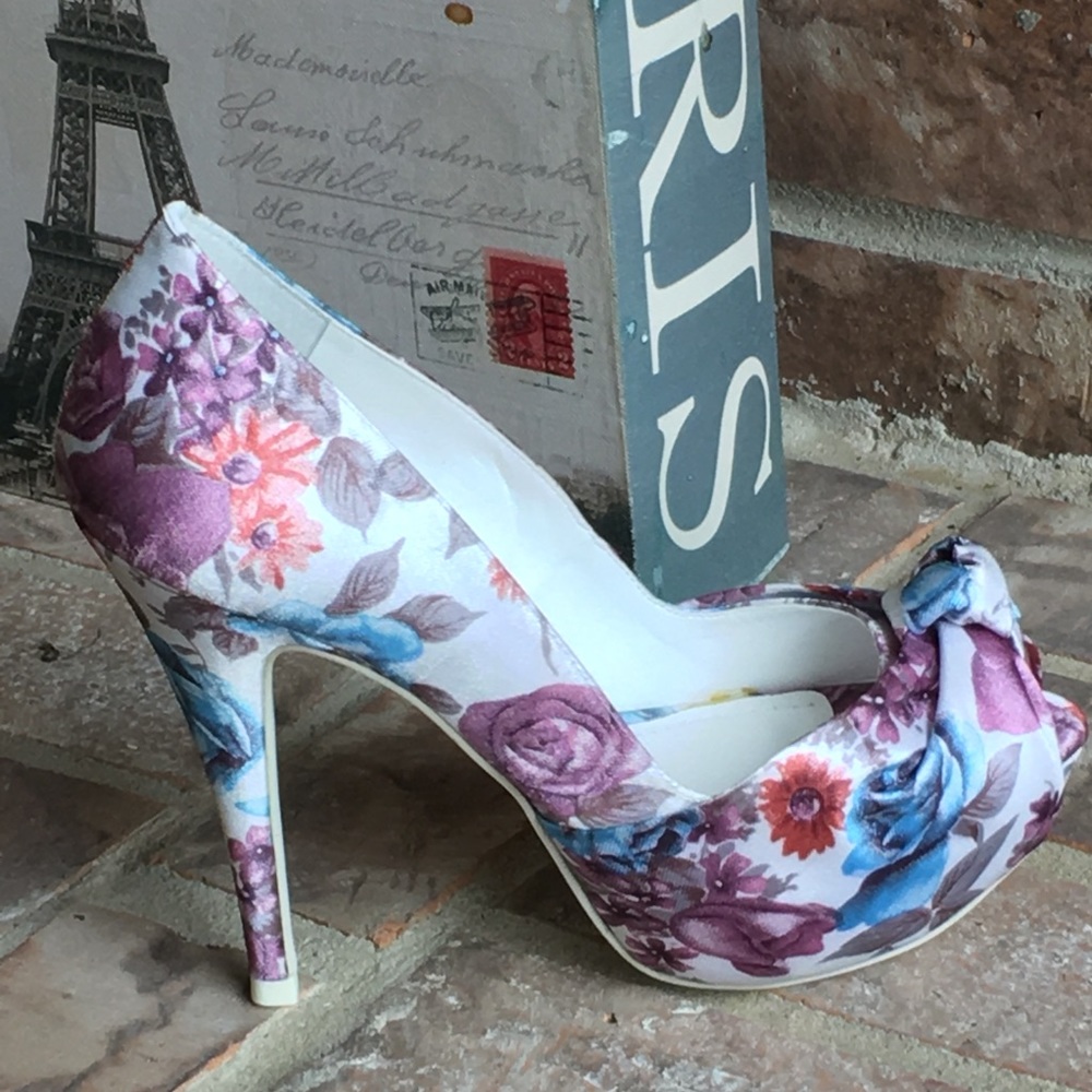 🌸Spring🌸Top Heels Co Kyra Floral White Peep Toes